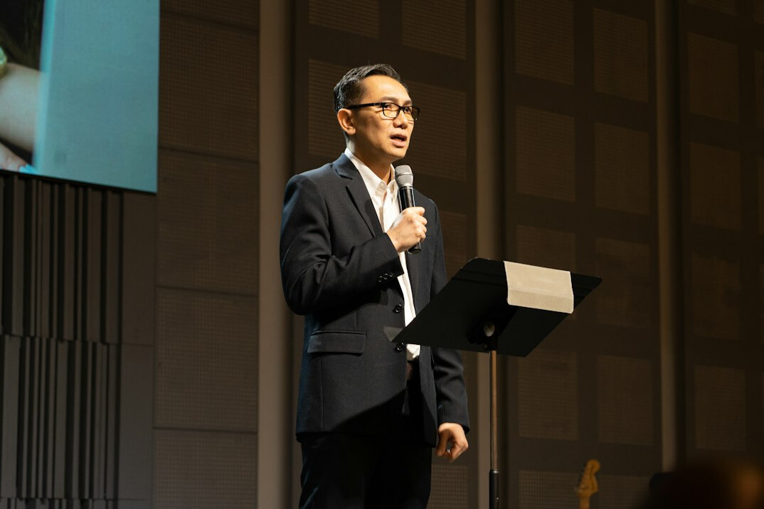 minister speech at podium